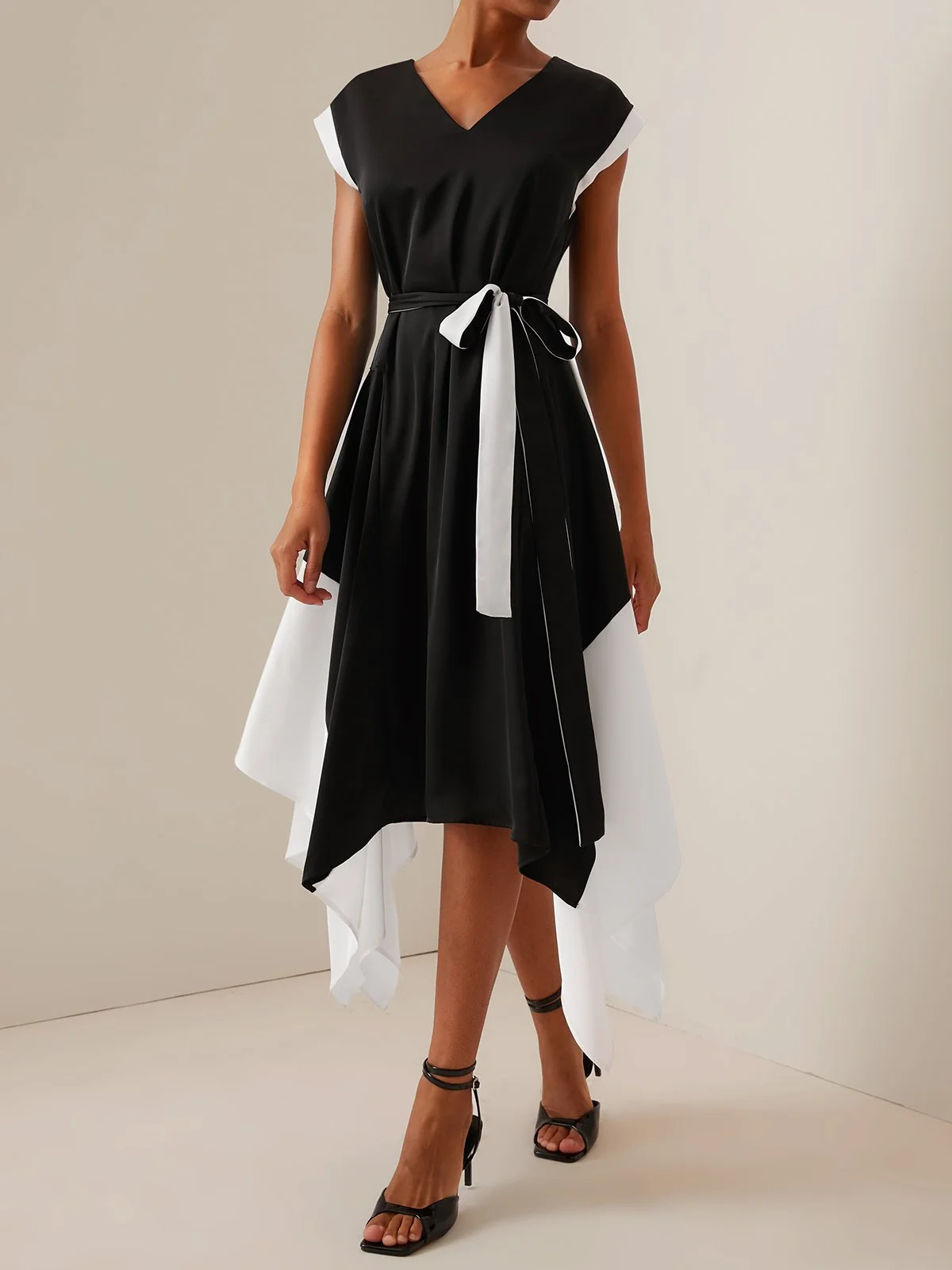 Black-white V Neck Short Sleeve Tie Waist Midi Dress