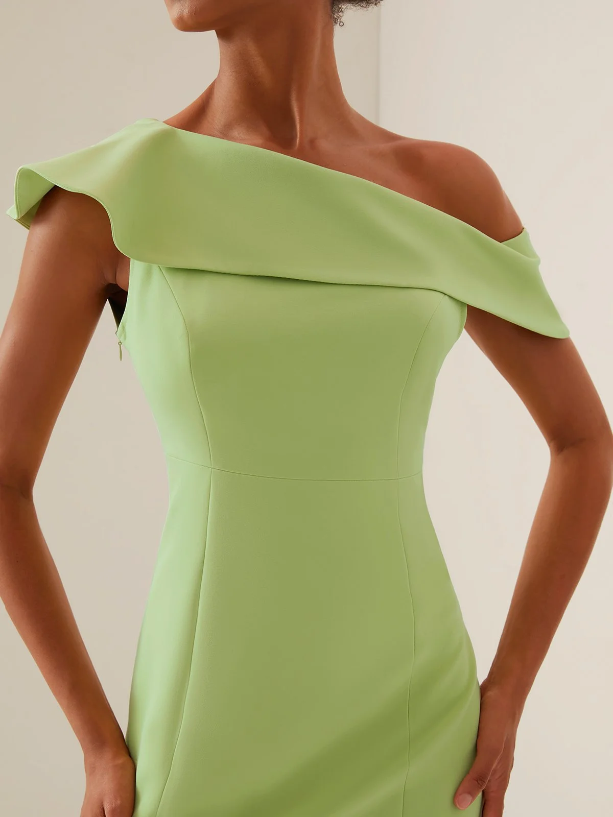 Green One-Shoulder Knee-Length Dress