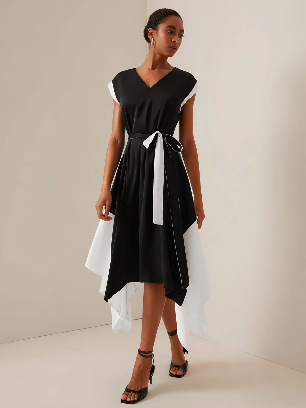 Black-white V Neck Short Sleeve Tie Waist Midi Dress