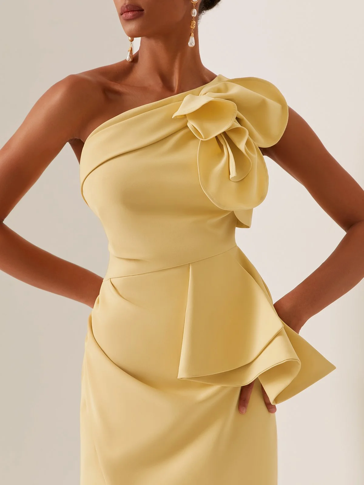 Yellow Bow One Shoulder Sleeveless Sheath Midi Dress