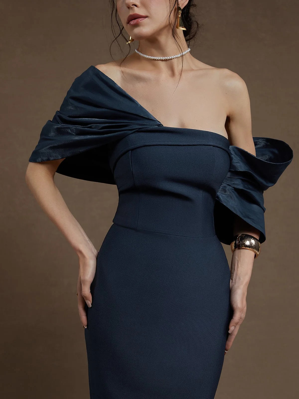 Navy Blue Ruched Off The Shoulder Sleeveless Sheath Midi Dress