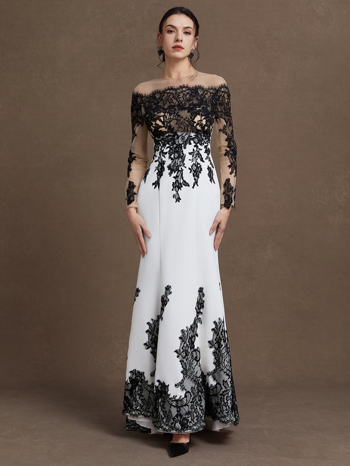 White Lace Mesh Bridal/Wedding Dress Crew Neck Long Sleeve Sheath Gown