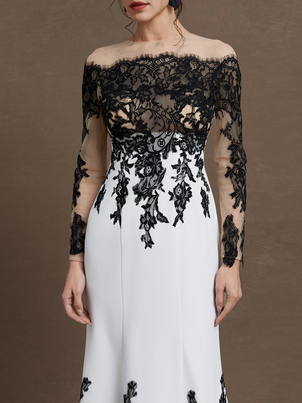 White Lace Mesh Bridal/Wedding Dress Crew Neck Long Sleeve Sheath Gown