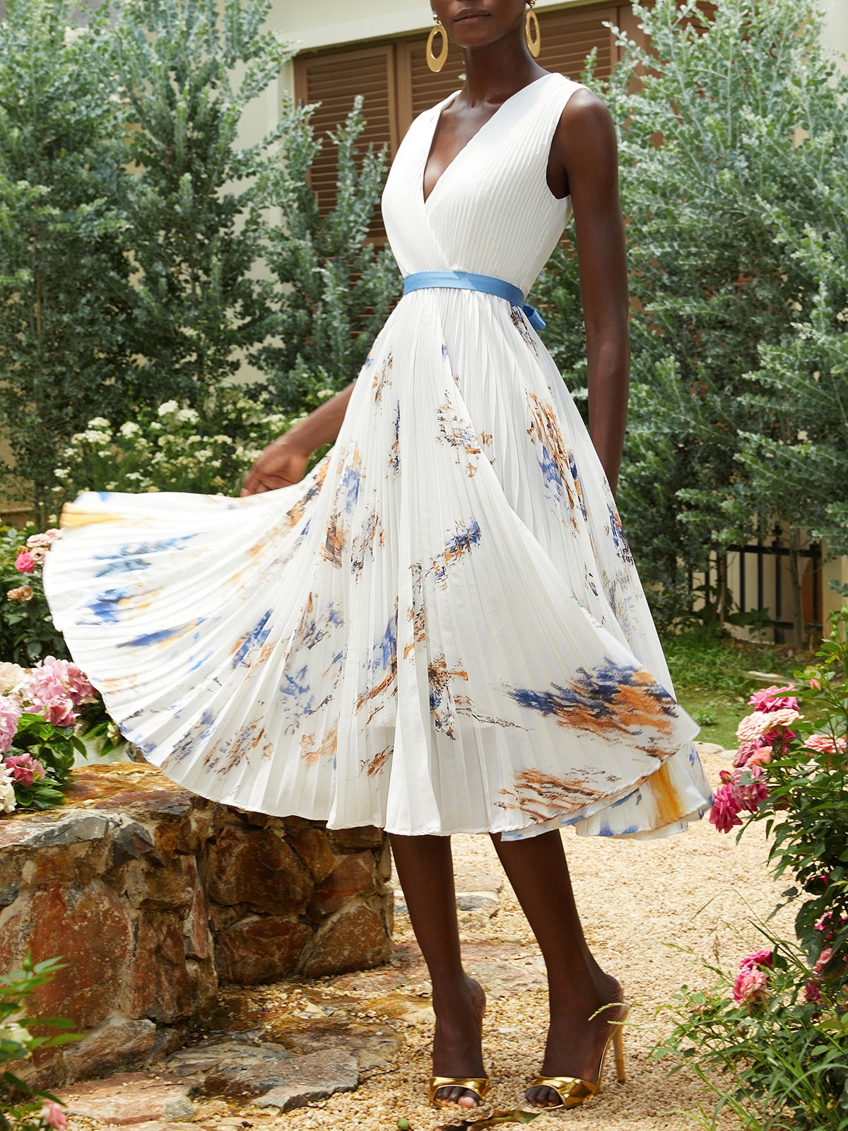 White Pleated Printing Chiffon V Neck Sleeveless A-Line Maxi Dress