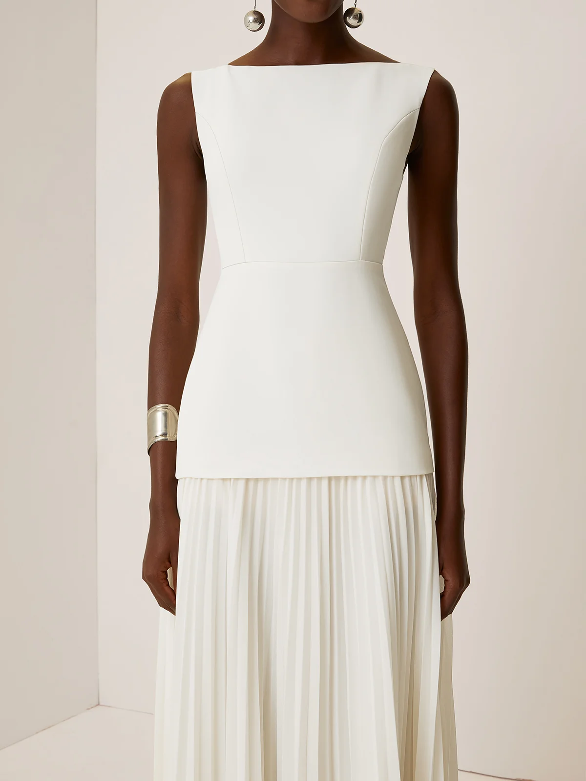 Off White Pleated Classic Boat Neck Sleeveless A-Line Gown Dress