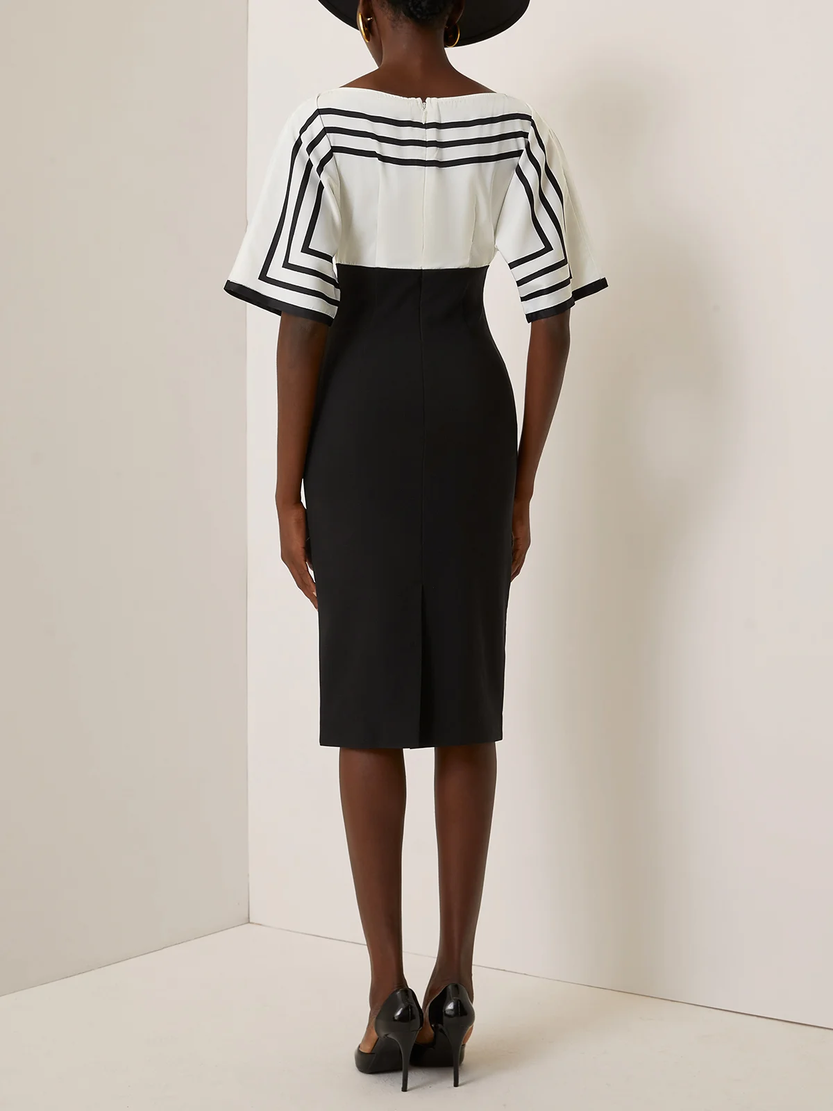 Black Buckle Classic Boat Neck Half Sleeve Sheath Midi Dress