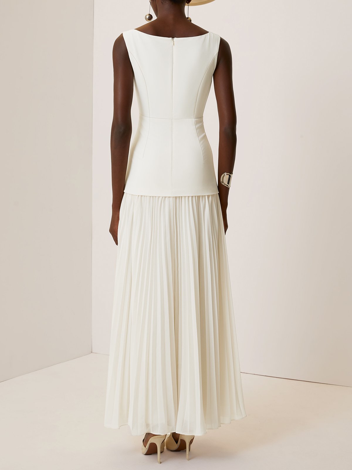 Off White Pleated Classic Boat Neck Sleeveless A-Line Gown Dress