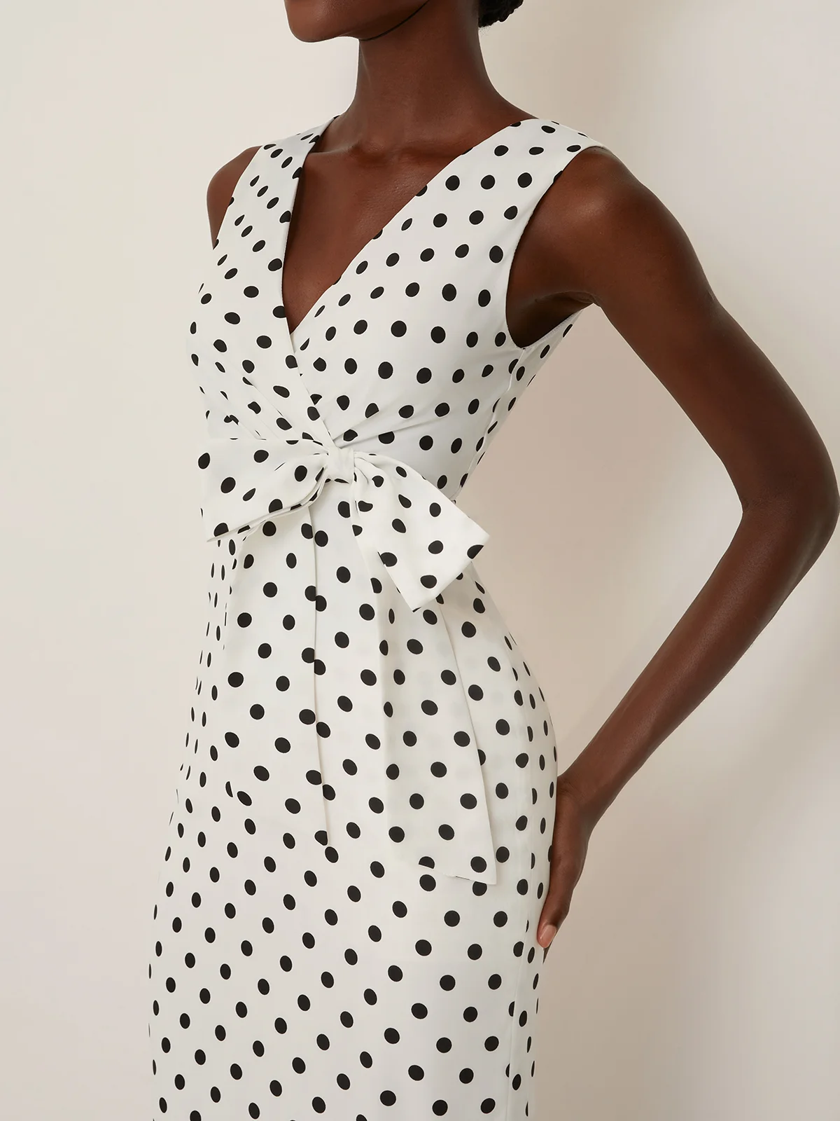 White Bow Printing Classic V Neck Sleeveless Sheath Midi Dress