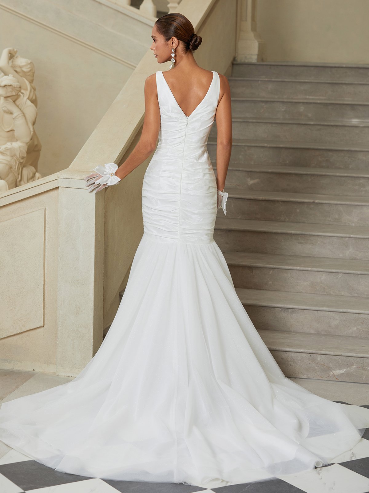 White Bridal/Wedding Dress V Neck Sleeveless Mermaid Gown Dress