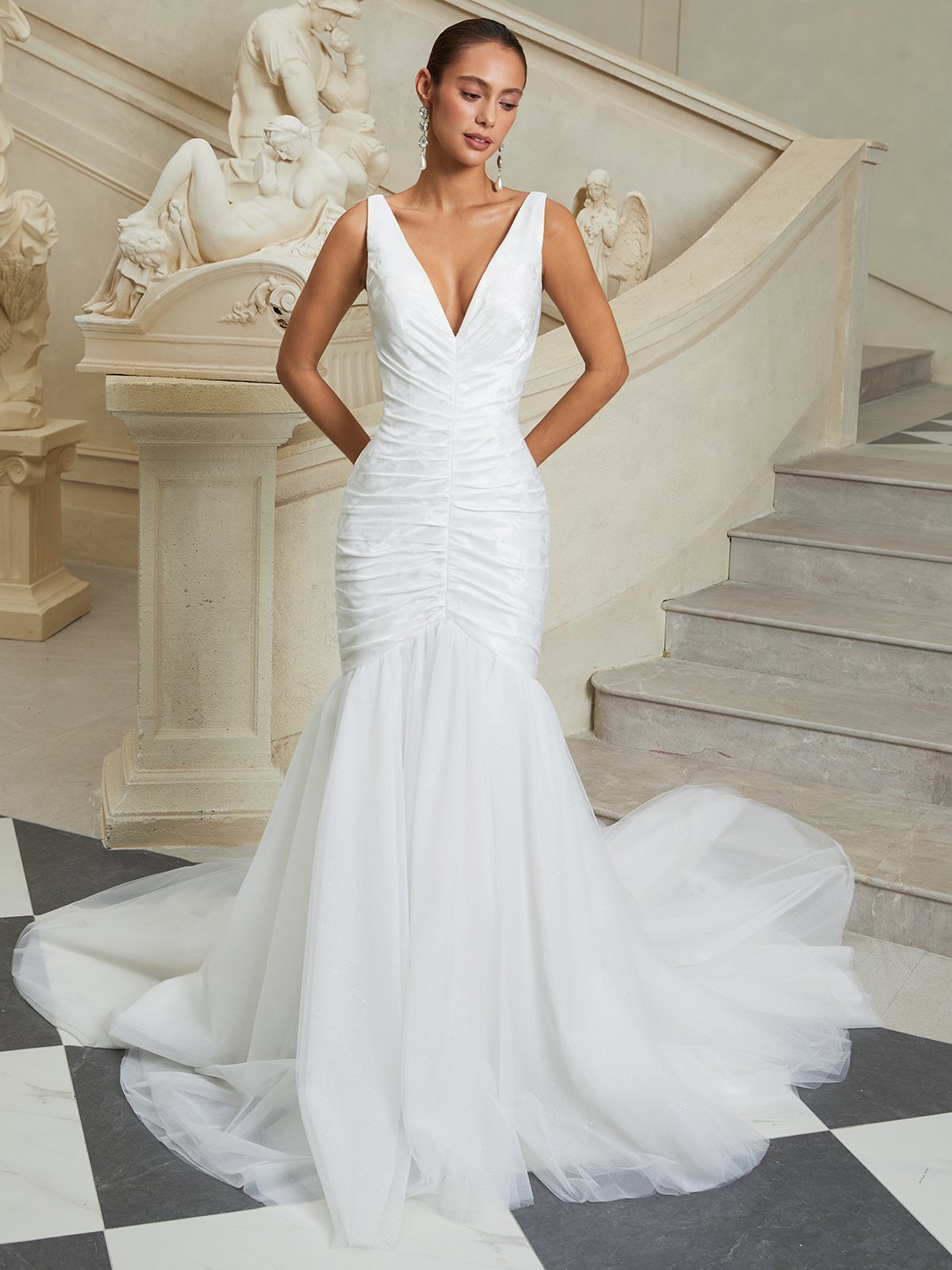White Bridal/Wedding Dress V Neck Sleeveless Mermaid Gown Dress