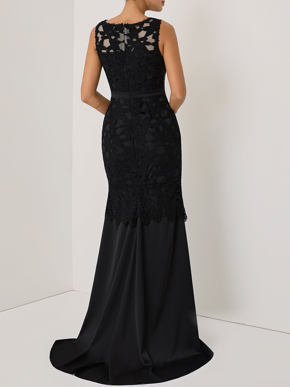 Black Lace Split Joint Classic Boat Neck Sleeveless Mermaid Gown Dress