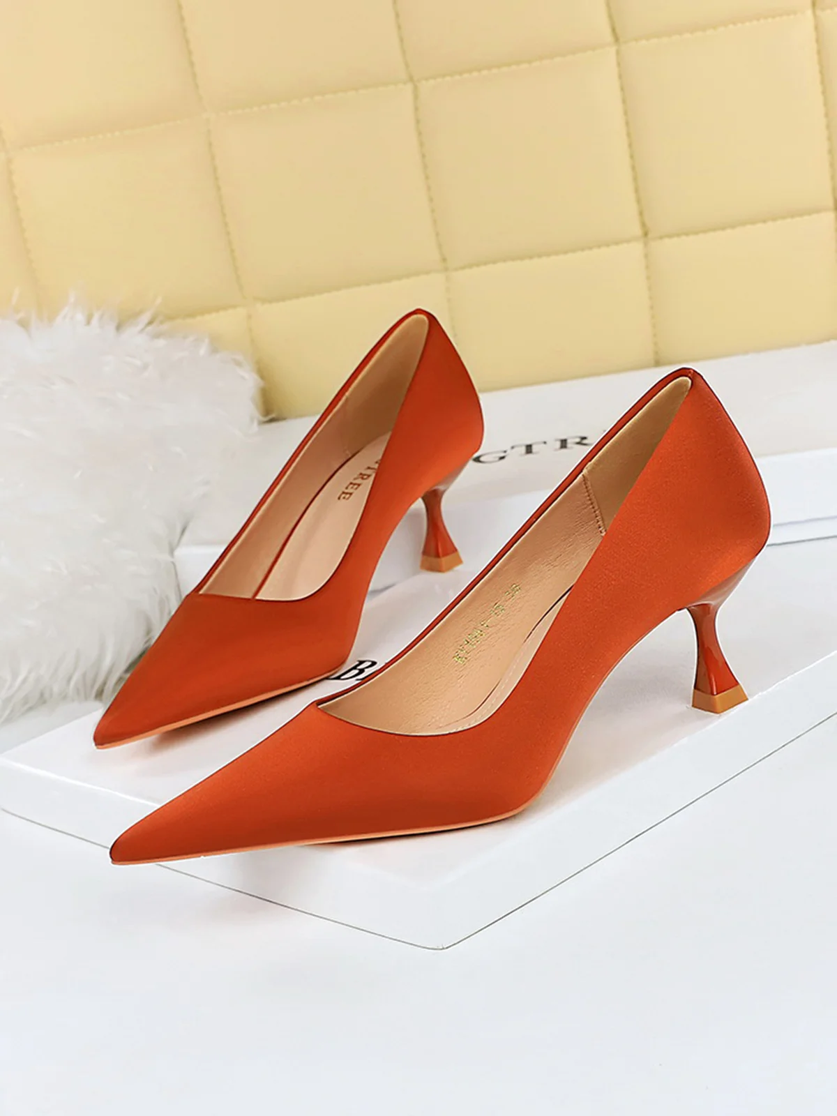 Women Minimalist Wineglass Heel Shallow Pumps