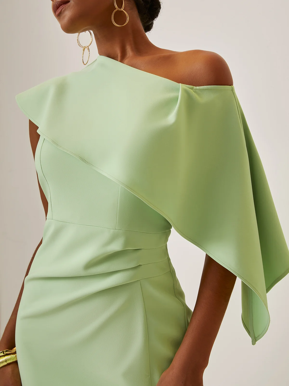 Green One-Shoulder Ruched Sheath Midi Dress