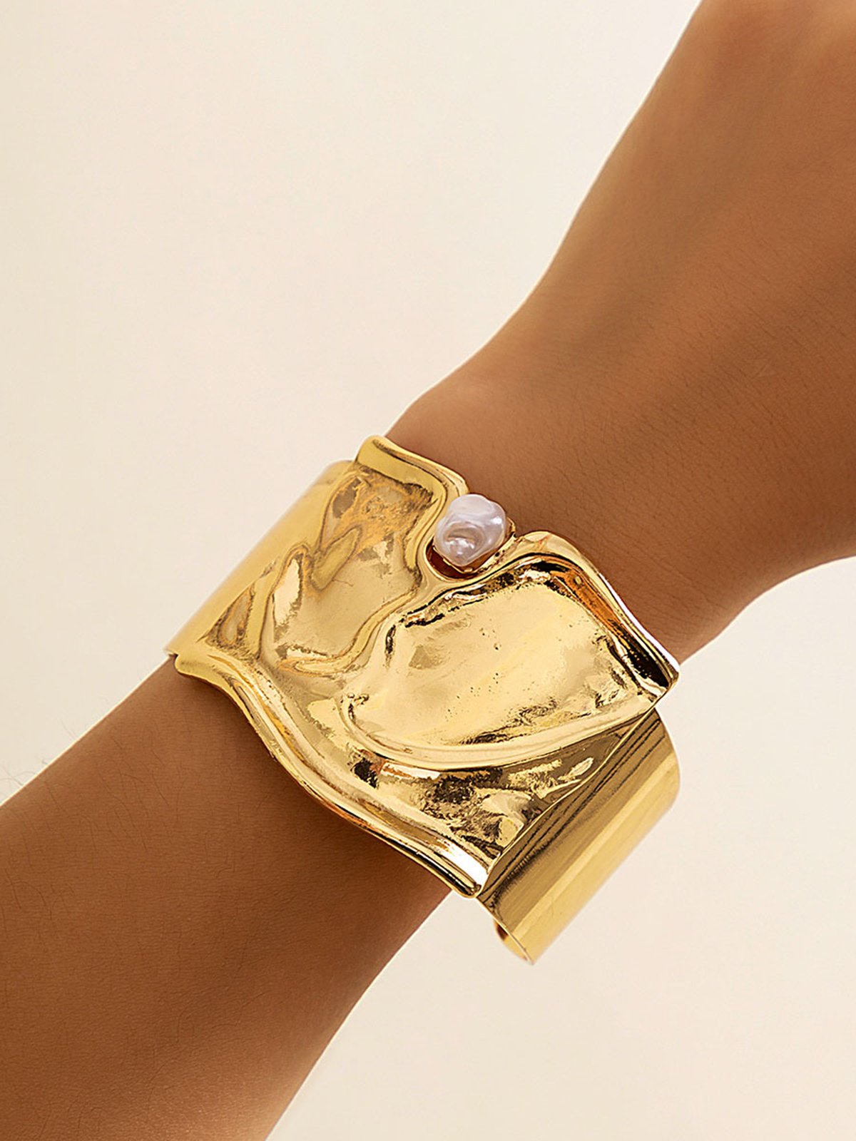 Imitation Pearl Pleated Design Cuff Bracelet