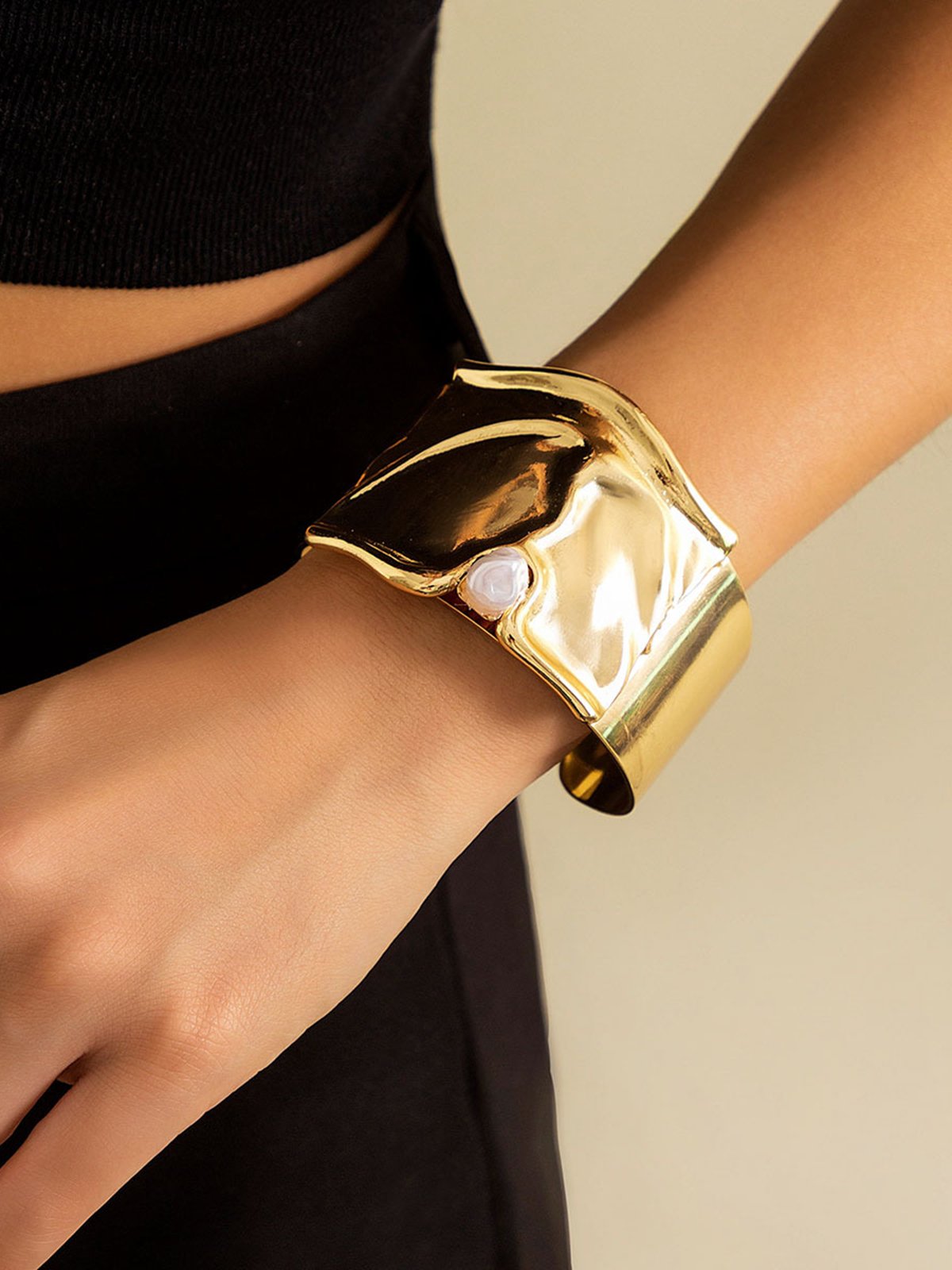 Imitation Pearl Pleated Design Cuff Bracelet