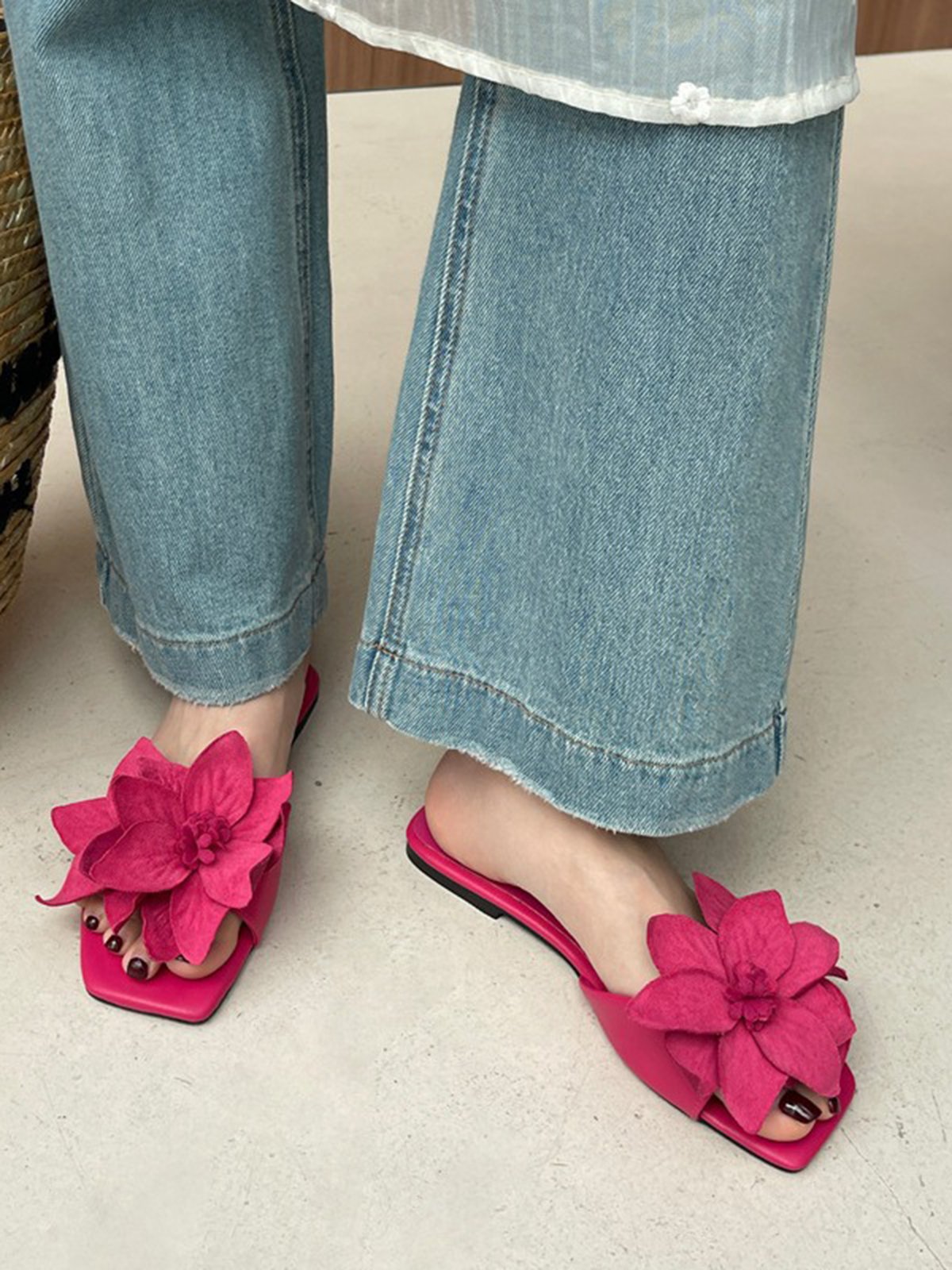 Elegant Floral  Square Toe Flat Slide Sandals