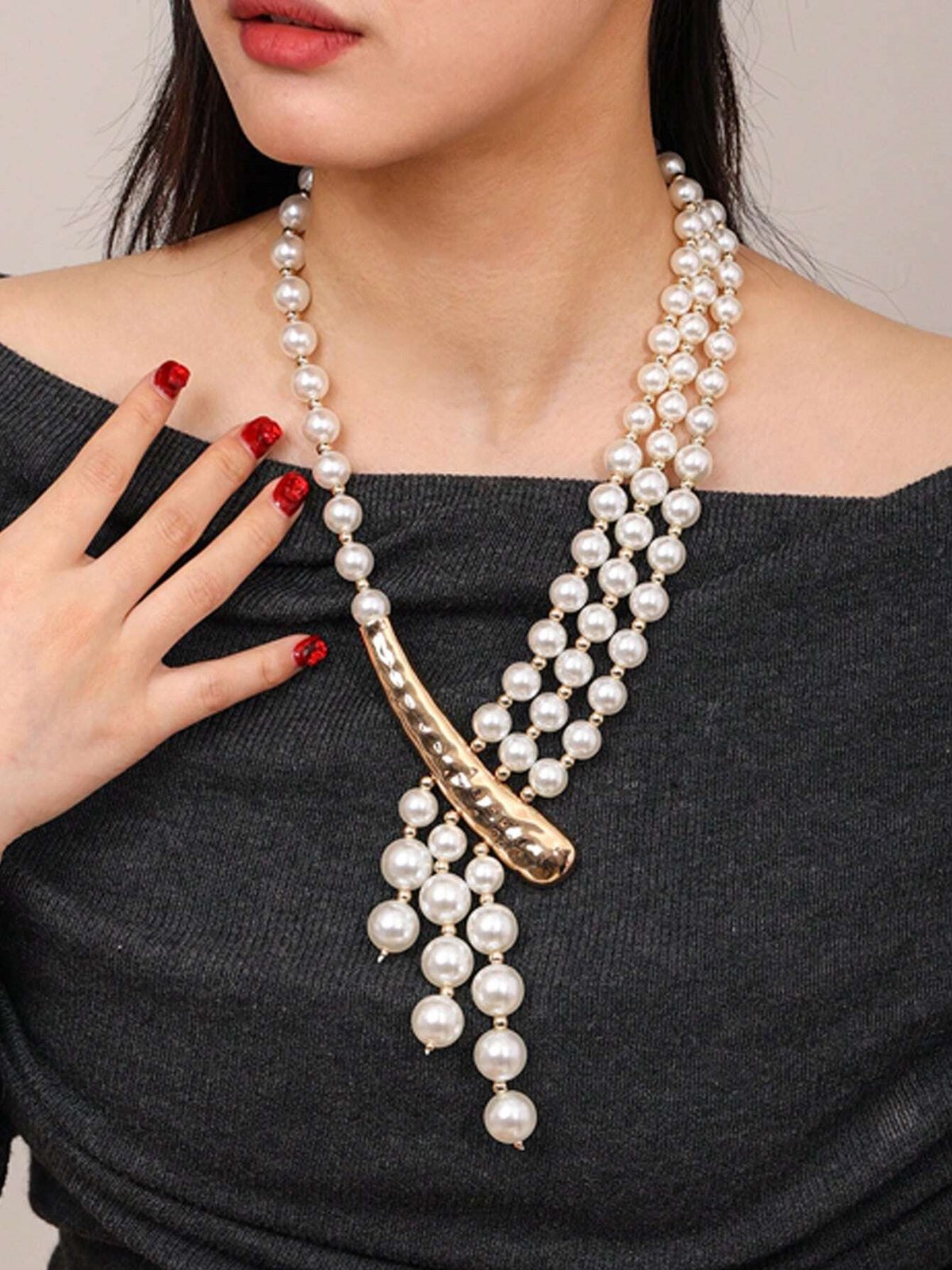 Irregular Imitation Pearl Tassel Metal Pendant Necklace