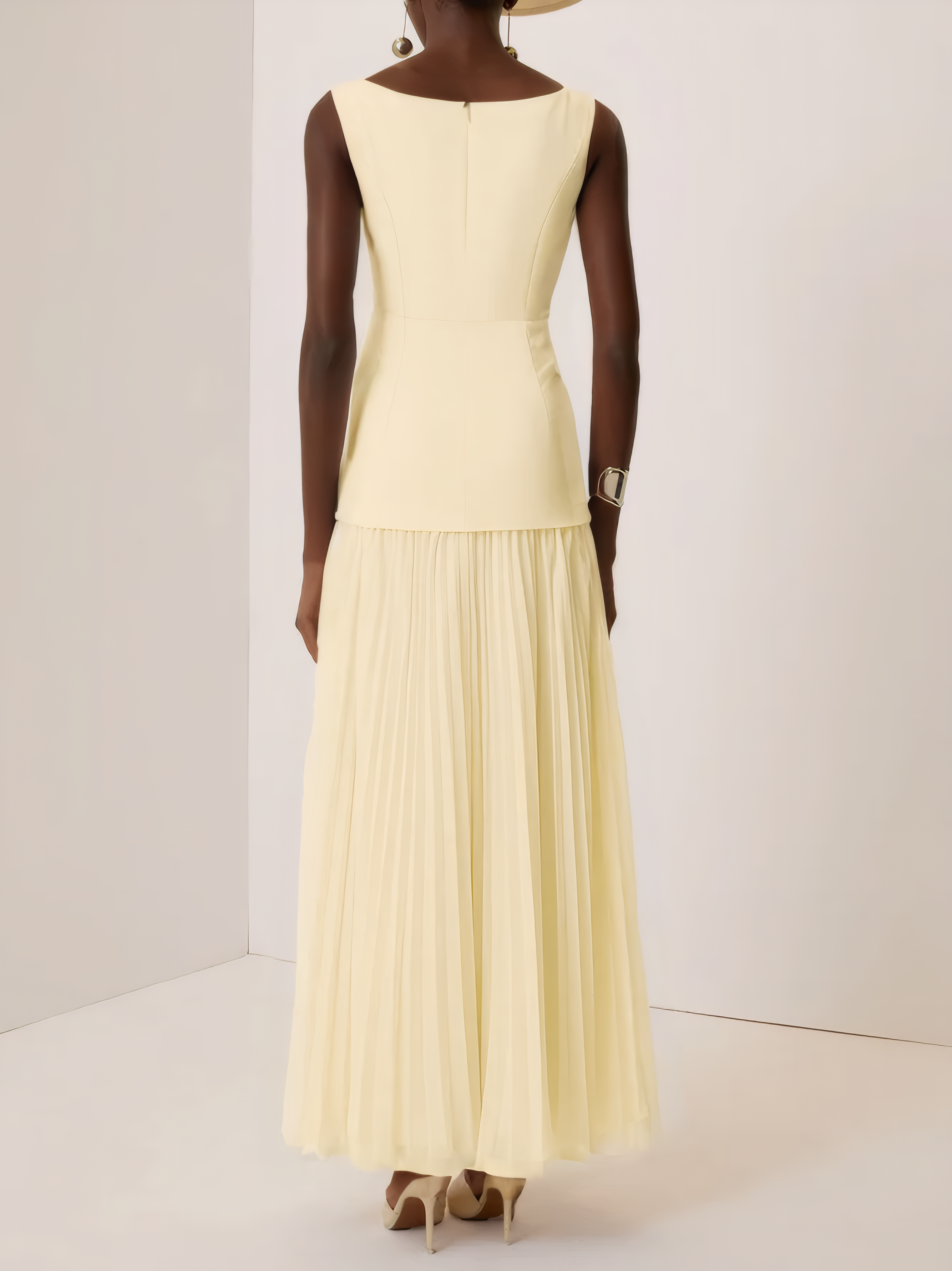 Off White Pleated Classic Boat Neck Sleeveless A-Line Gown Dress