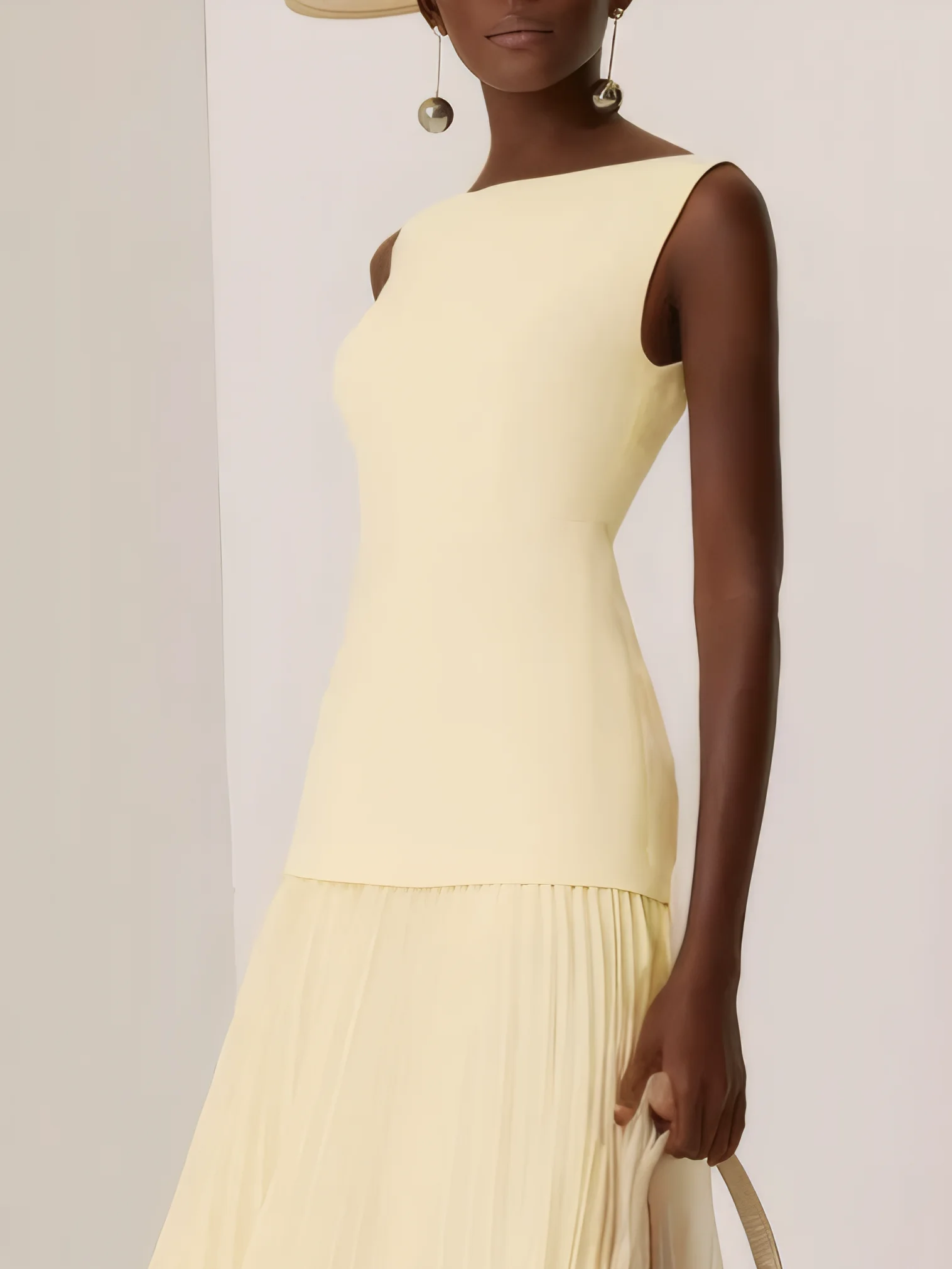 Off White Pleated Classic Boat Neck Sleeveless A-Line Gown Dress