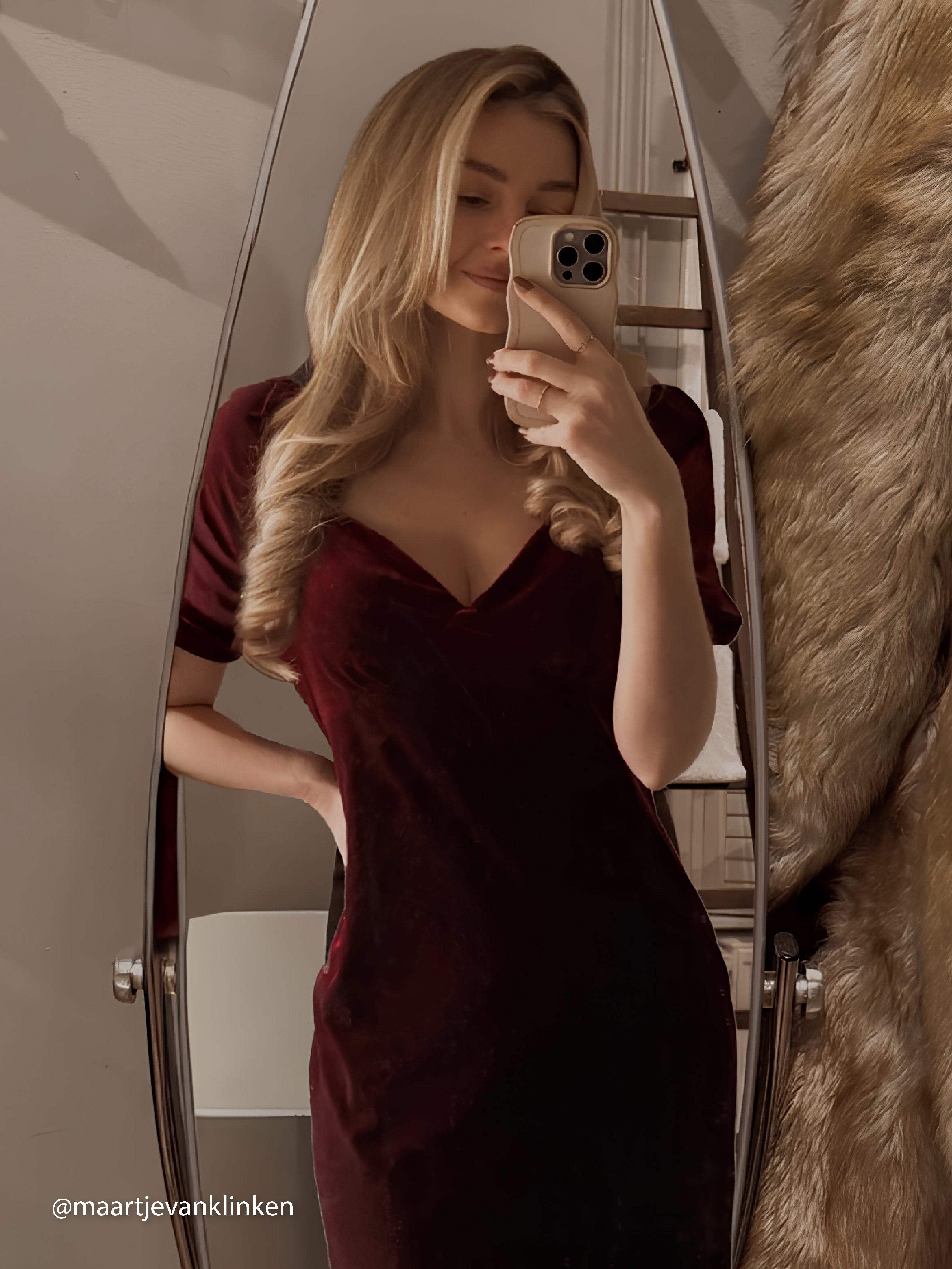 Wine Red Velvet Sweetheart Neckline Short Sleeve Puff Sleeve Sheath Midi Dress