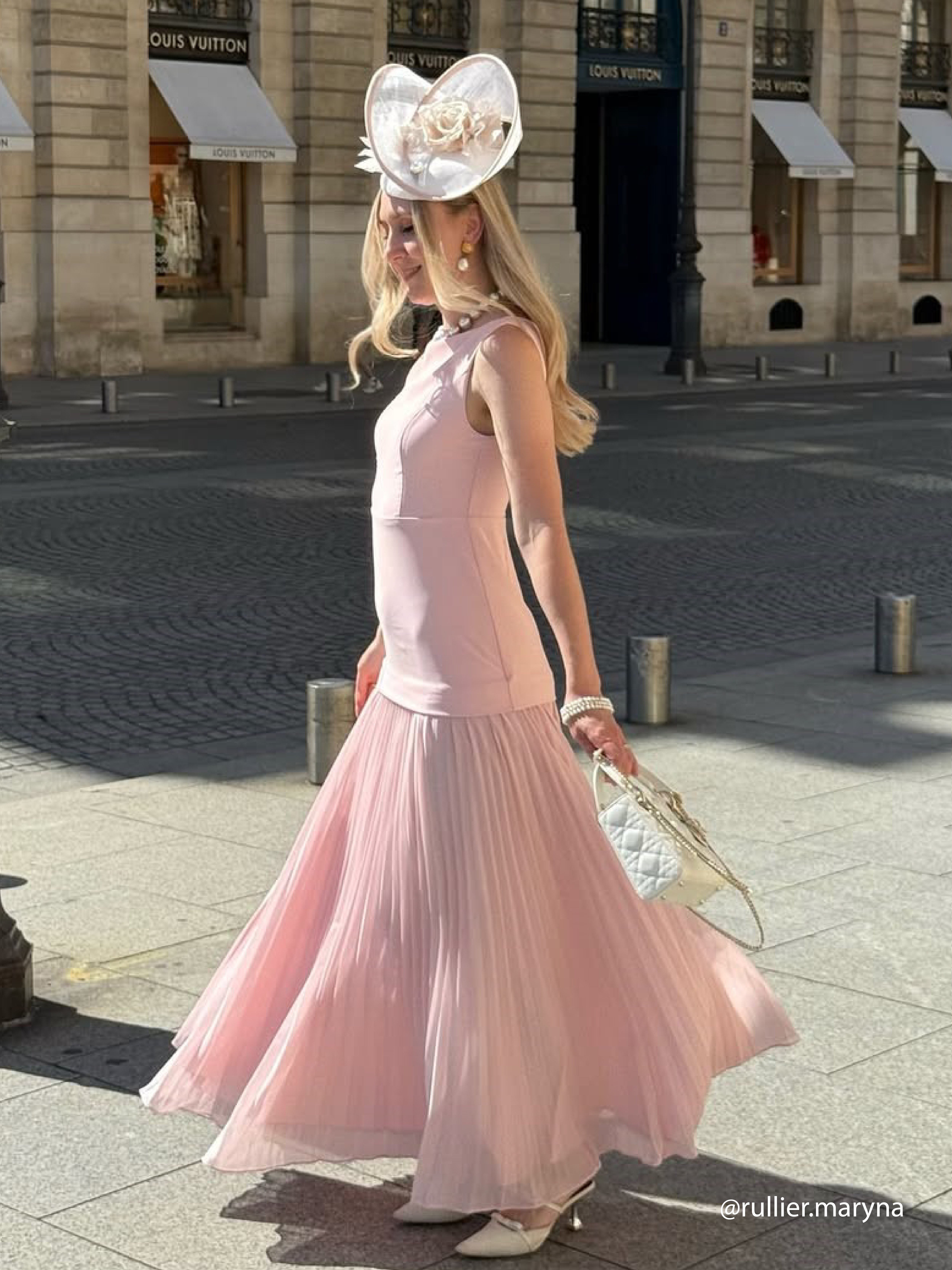 Off White Pleated Classic Boat Neck Sleeveless A-Line Gown Dress