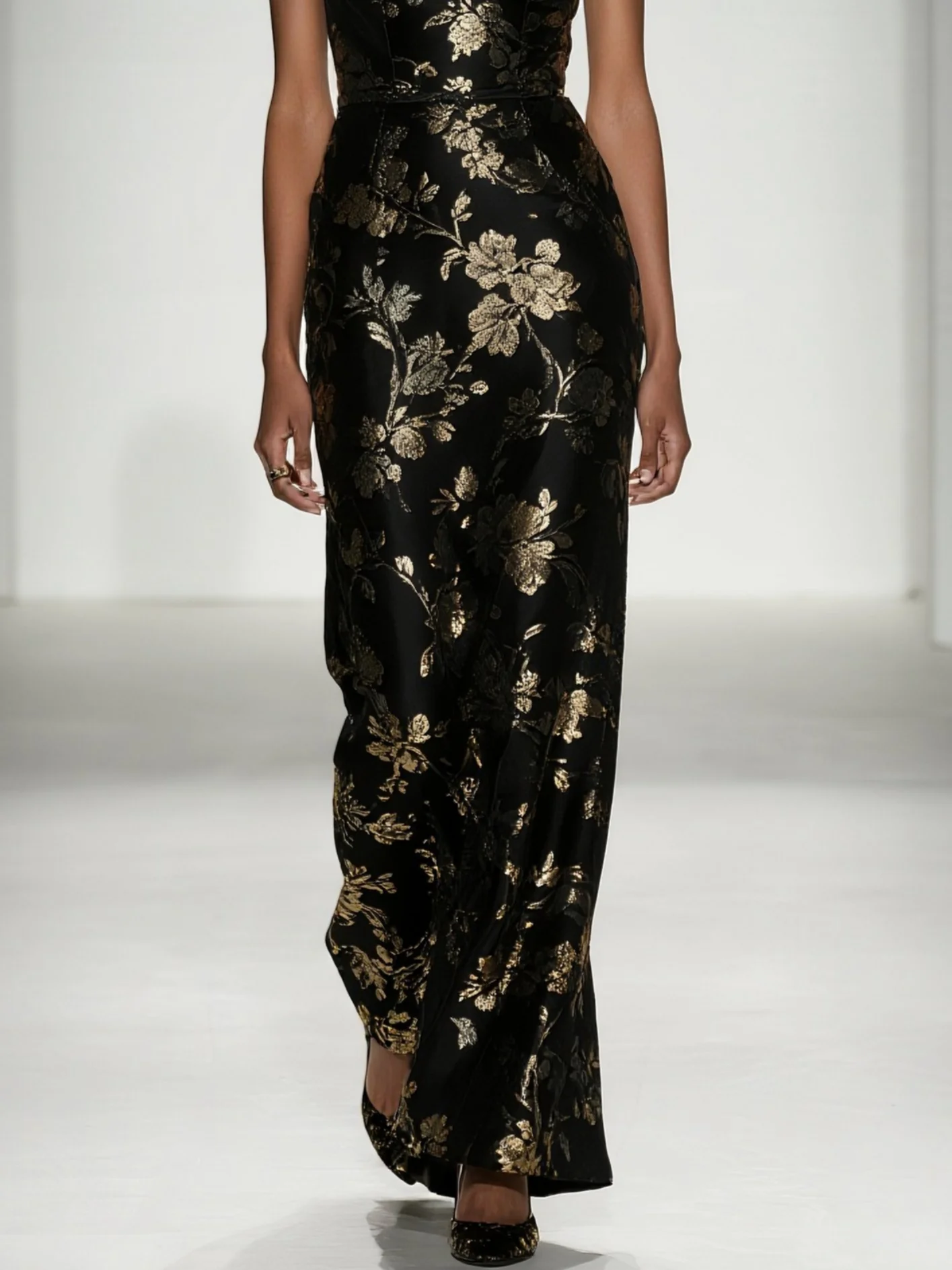 Black Stamped Bronzing Satin Sweetheart Neckline Sleeveless Sheath Maxi Dress