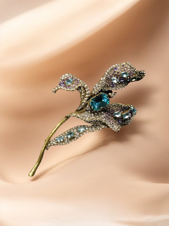 Elegant Floral Brooch